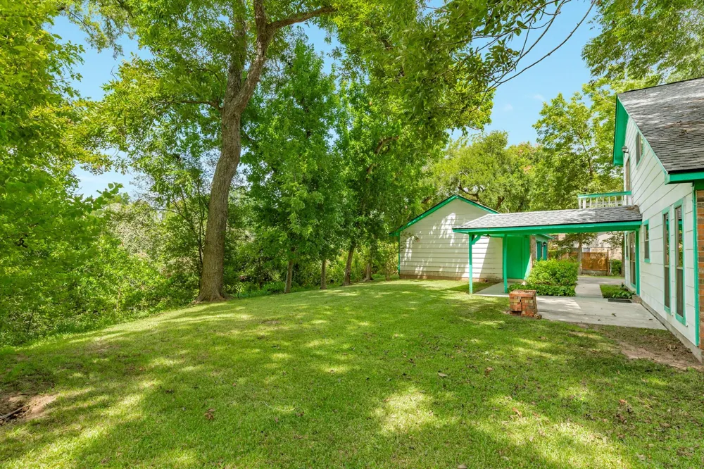 204 Sleepy Hollow Drive Lake Jackson, TX 77566