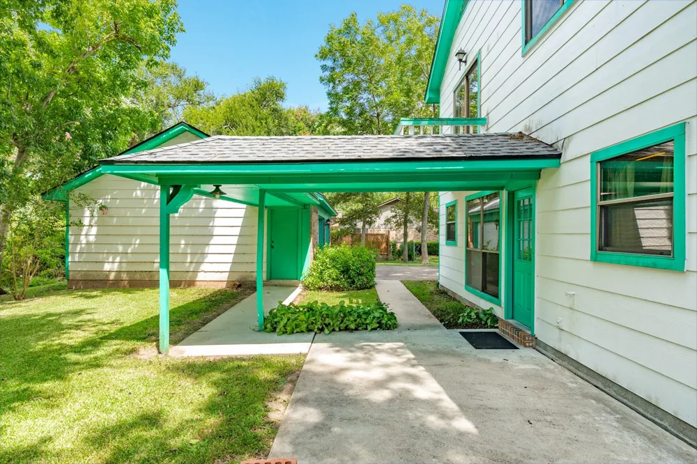 204 Sleepy Hollow Drive Lake Jackson, TX 77566