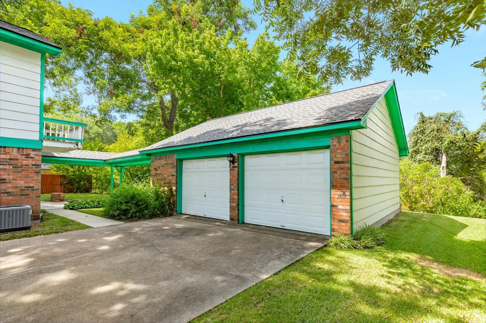 204 Sleepy Hollow Drive Lake Jackson, TX 77566