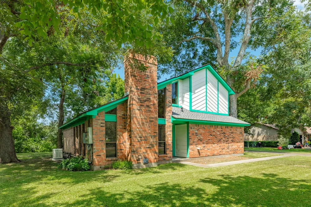204 Sleepy Hollow Drive Lake Jackson, TX 77566
