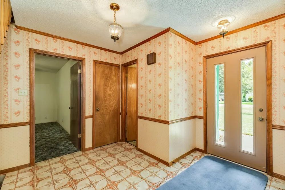 204 Sleepy Hollow Drive Lake Jackson, TX 77566