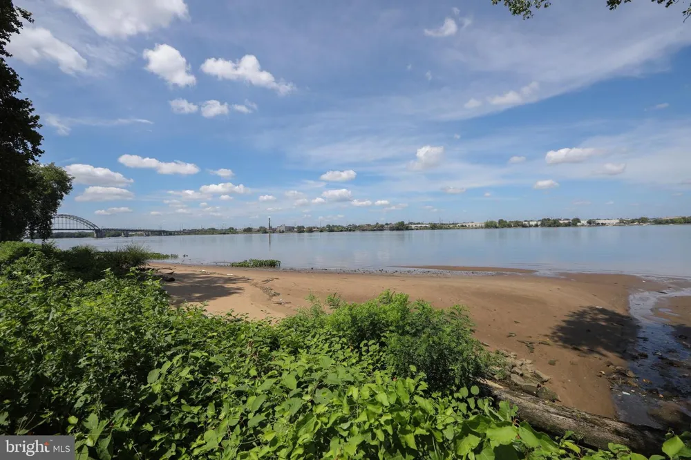2040 HARBOUR DRIVE Palmyra, NJ 08065