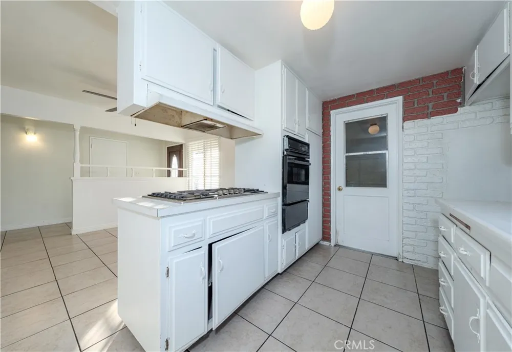 23051 Cavanaugh Road Lake Forest, CA 92630