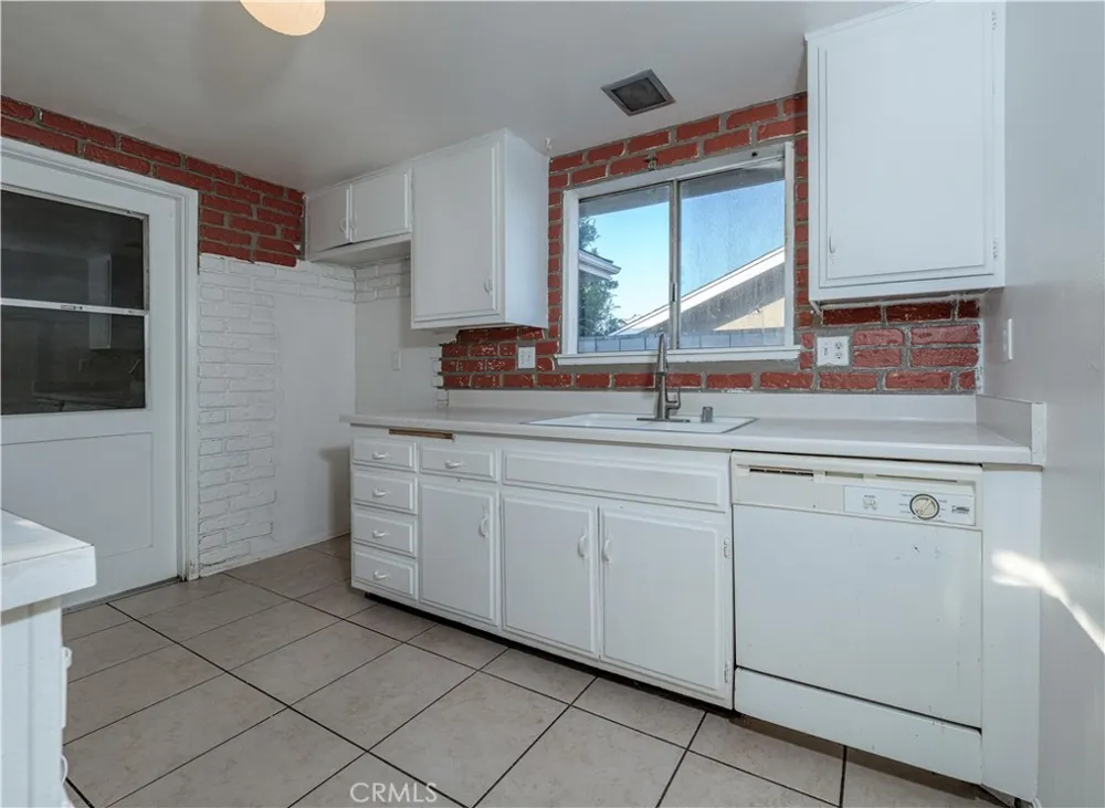 23051 Cavanaugh Road Lake Forest, CA 92630