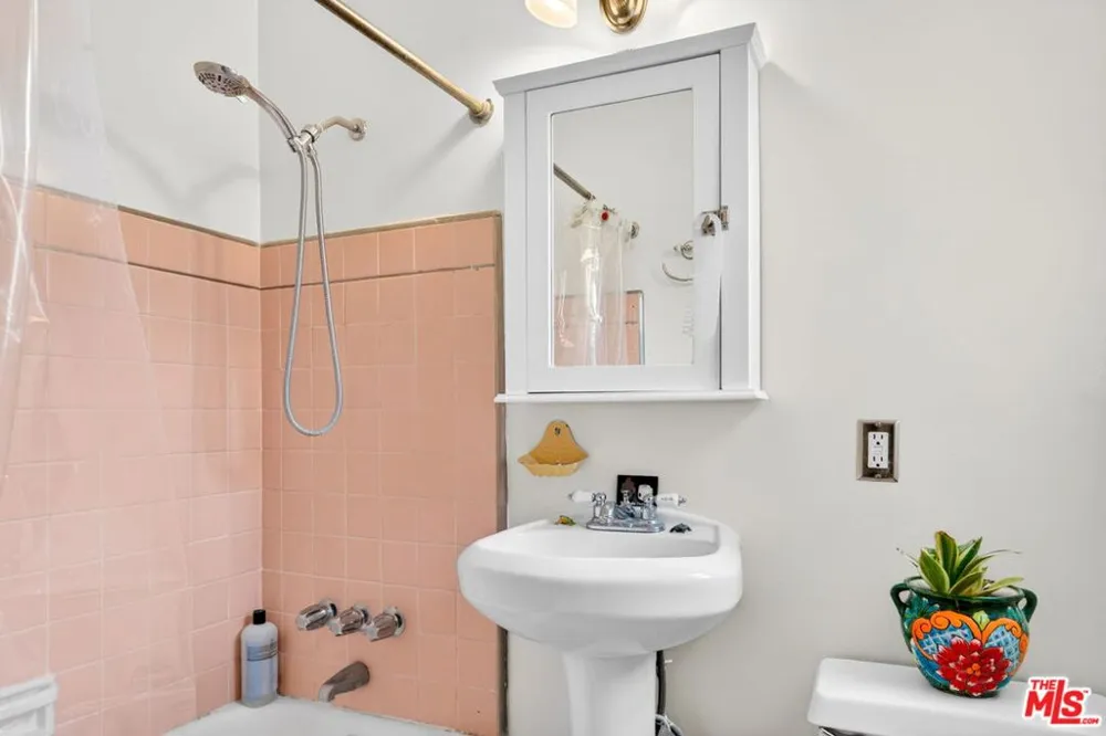 10796 Galvin Street Culver City, CA 90230