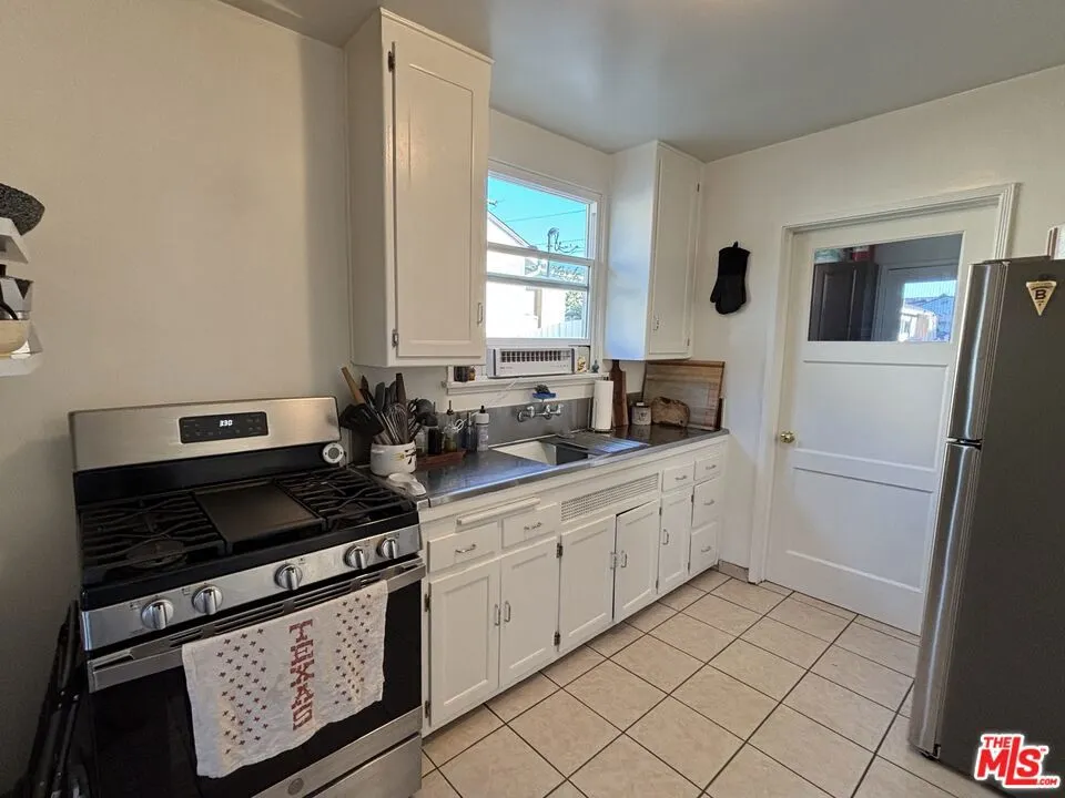 10796 Galvin Street Culver City, CA 90230