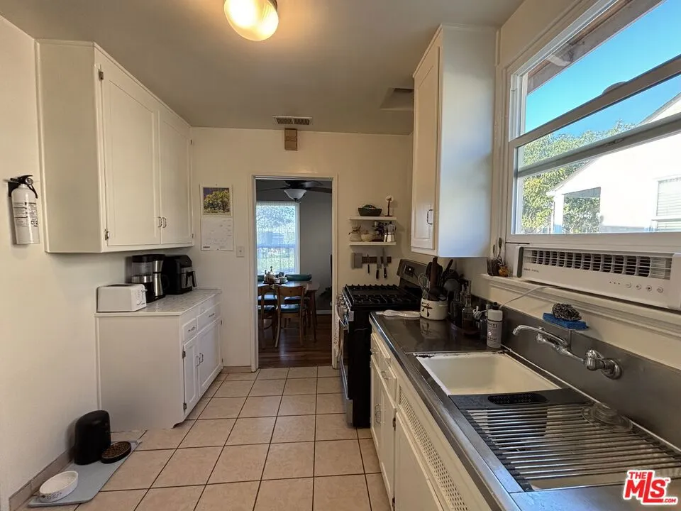 10796 Galvin Street Culver City, CA 90230