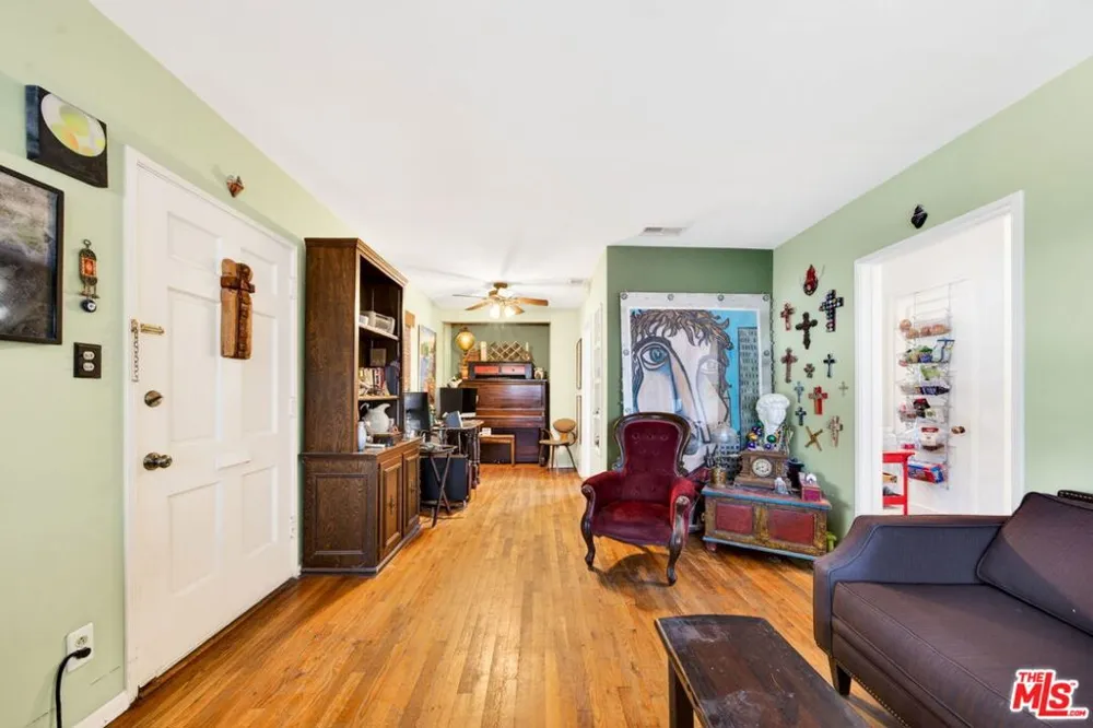 10796 Galvin Street Culver City, CA 90230