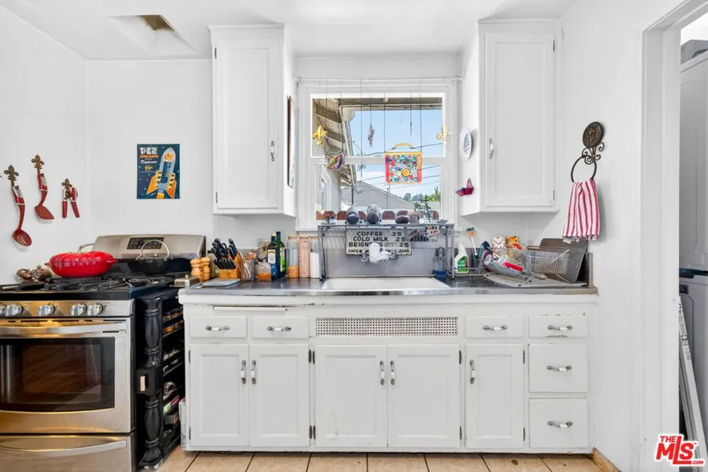 10796 Galvin Street Culver City, CA 90230