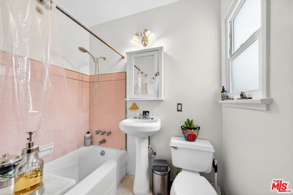 10796 Galvin Street Culver City, CA 90230