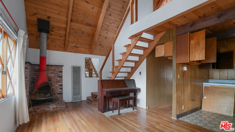834 Victoria Lane Sugarloaf, CA 92386