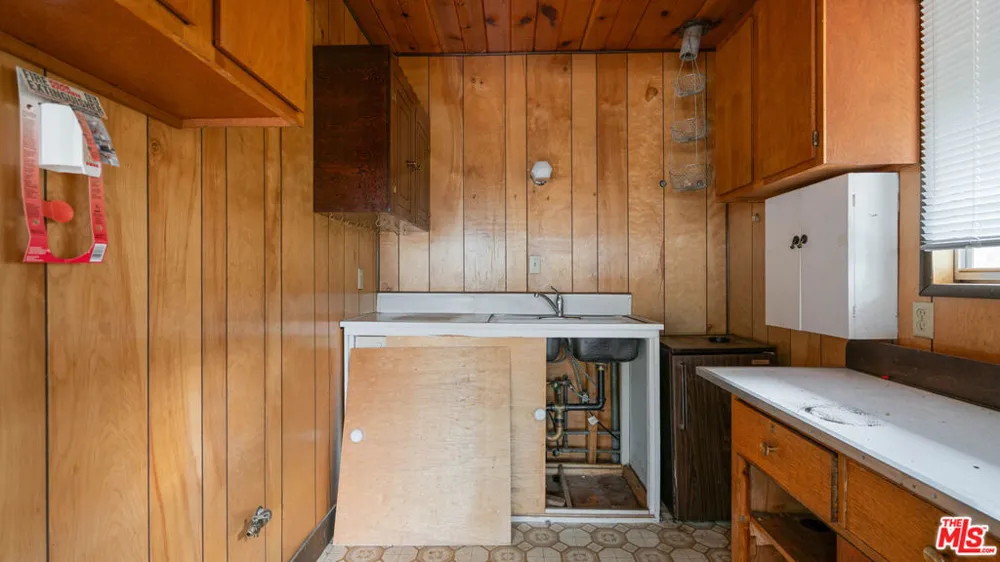 834 Victoria Lane Sugarloaf, CA 92386