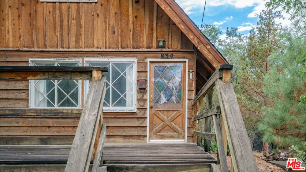 834 Victoria Lane Sugarloaf, CA 92386