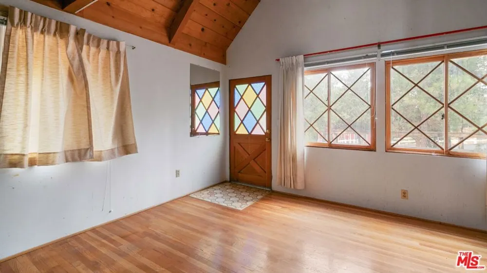 834 Victoria Lane Sugarloaf, CA 92386