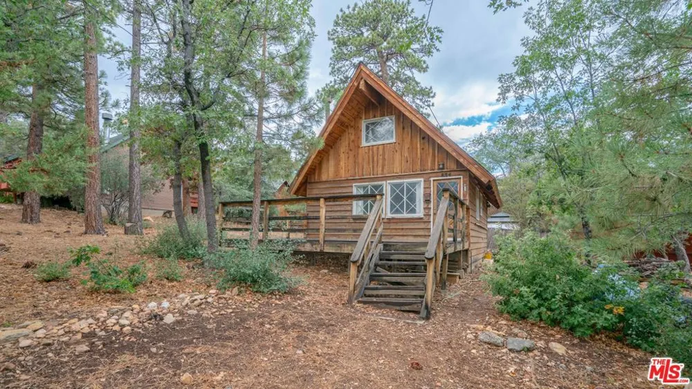 834 Victoria Lane Sugarloaf, CA 92386