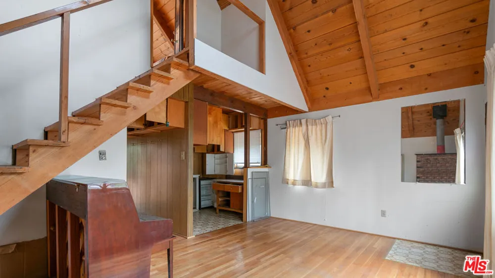 834 Victoria Lane Sugarloaf, CA 92386