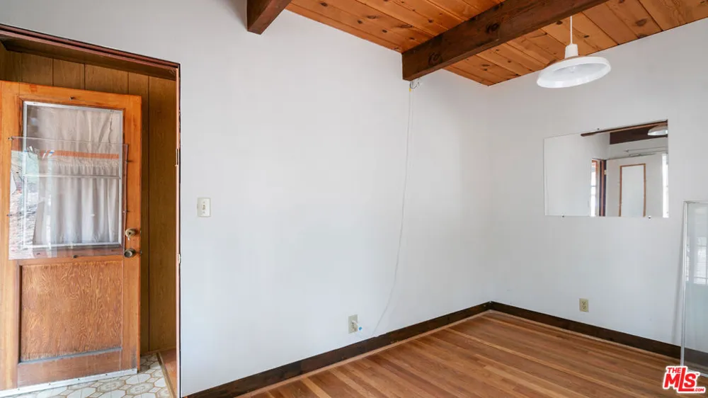 834 Victoria Lane Sugarloaf, CA 92386