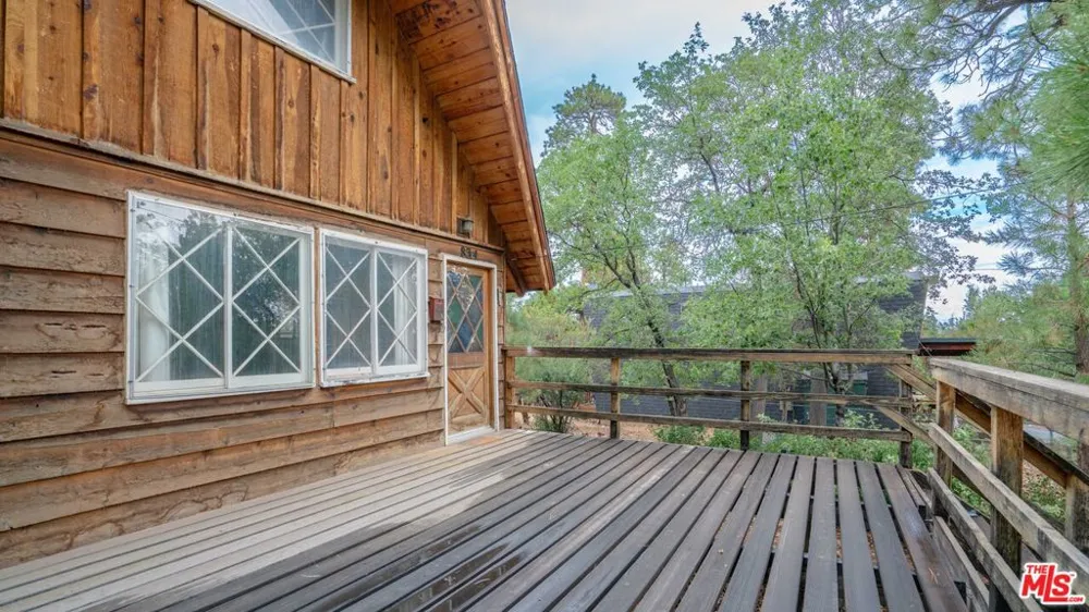 834 Victoria Lane Sugarloaf, CA 92386