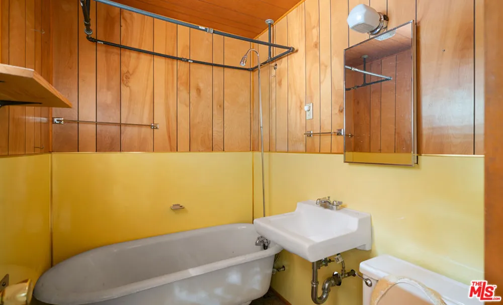 834 Victoria Lane Sugarloaf, CA 92386