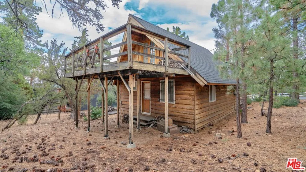 834 Victoria Lane Sugarloaf, CA 92386