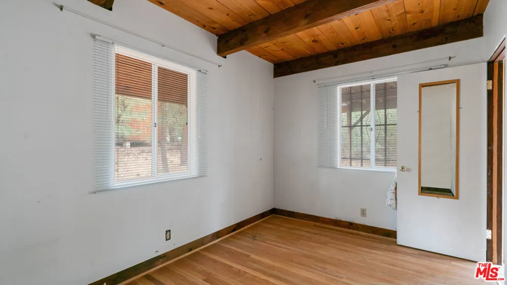 834 Victoria Lane Sugarloaf, CA 92386