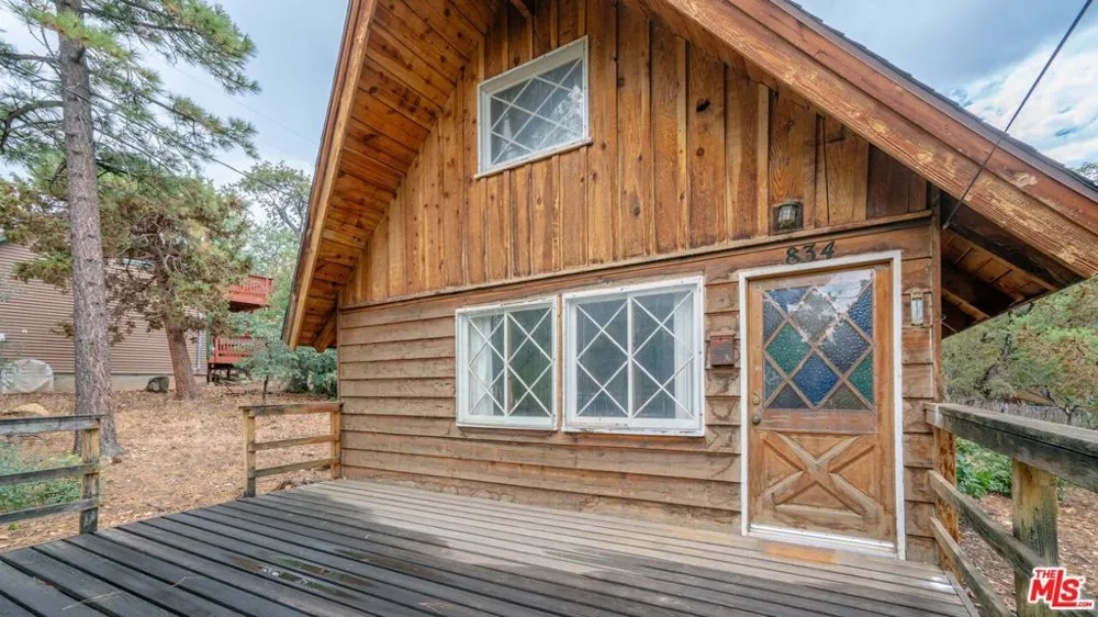 834 Victoria Lane Sugarloaf, CA 92386