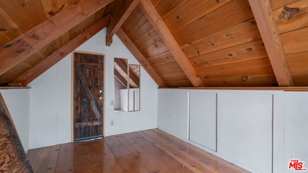 834 Victoria Lane Sugarloaf, CA 92386