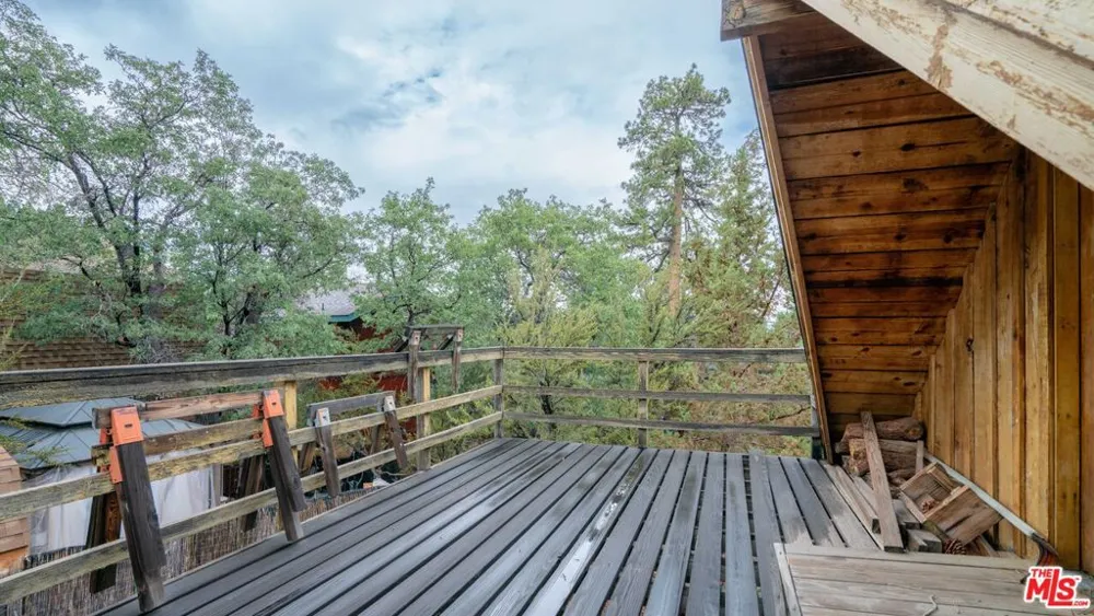 834 Victoria Lane Sugarloaf, CA 92386