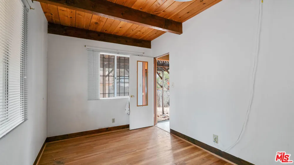 834 Victoria Lane Sugarloaf, CA 92386