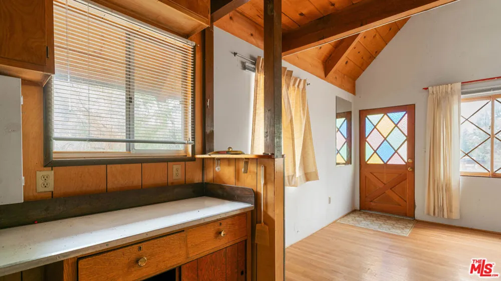 834 Victoria Lane Sugarloaf, CA 92386