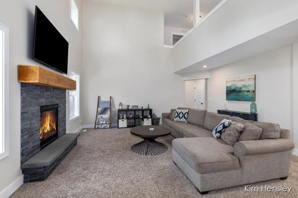 9413 Sunset Ridge Drive NE Rockford, MI 49341
