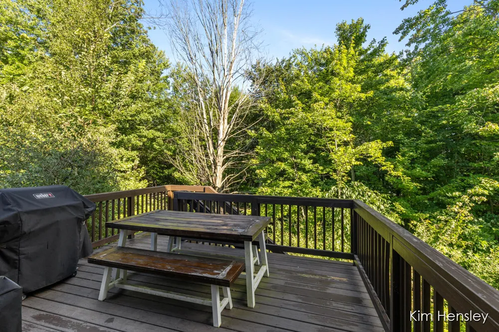 9413 Sunset Ridge Drive NE Rockford, MI 49341