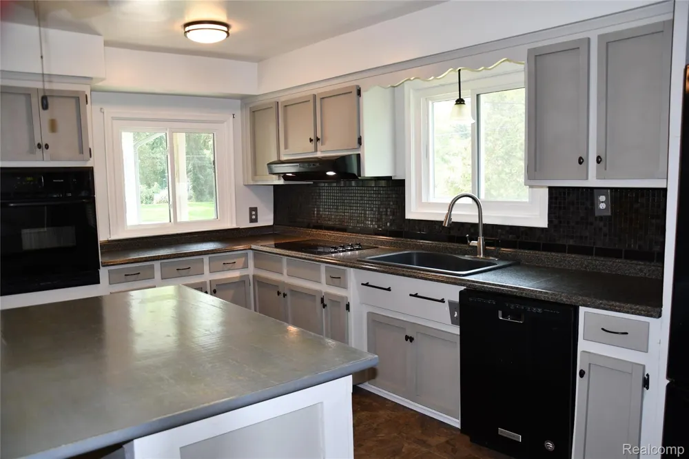 9039 Peer Road Green Oak Township, MI 48178