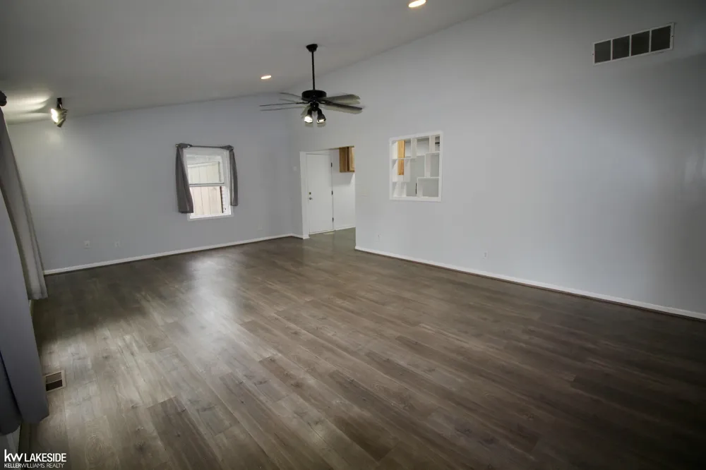 21181 24 Mile Road Macomb Township, MI 48042
