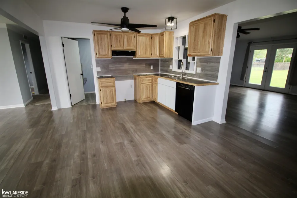 21181 24 Mile Road Macomb Township, MI 48042