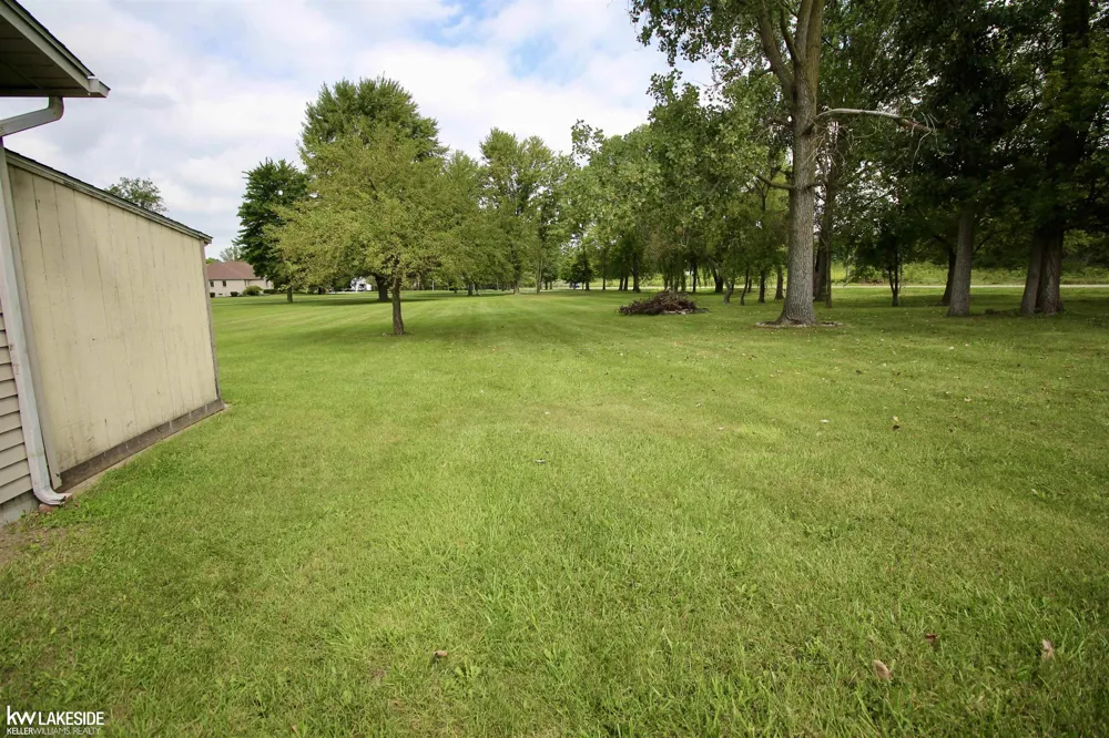 21181 24 Mile Road Macomb Township, MI 48042