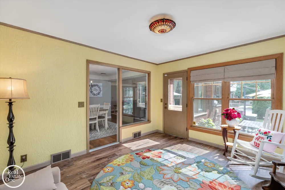 715 S Renaud Road Grosse Pointe Woods City, MI 48236