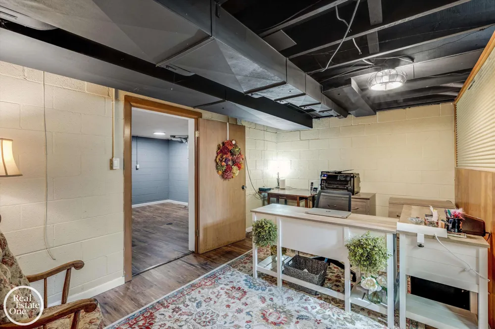 715 S Renaud Road Grosse Pointe Woods City, MI 48236