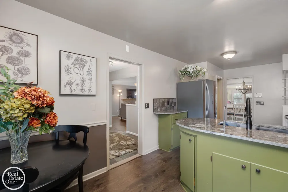 715 S Renaud Road Grosse Pointe Woods City, MI 48236