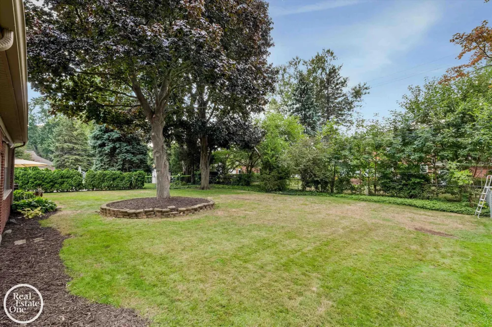 715 S Renaud Road Grosse Pointe Woods City, MI 48236