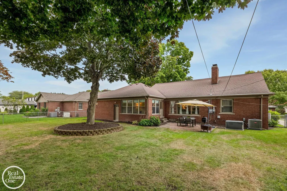 715 S Renaud Road Grosse Pointe Woods City, MI 48236