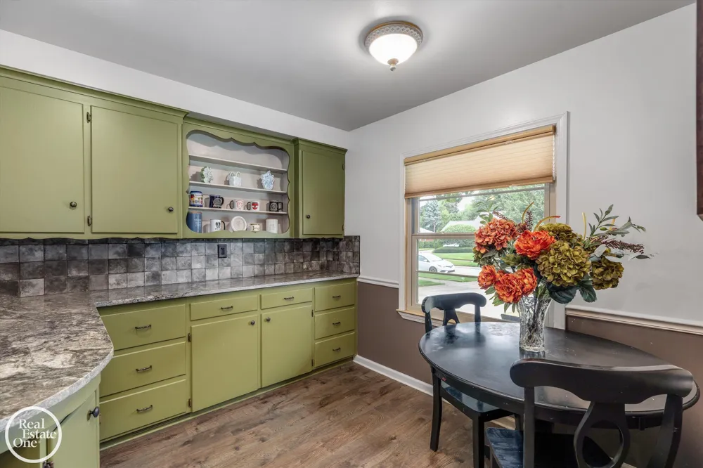 715 S Renaud Road Grosse Pointe Woods City, MI 48236