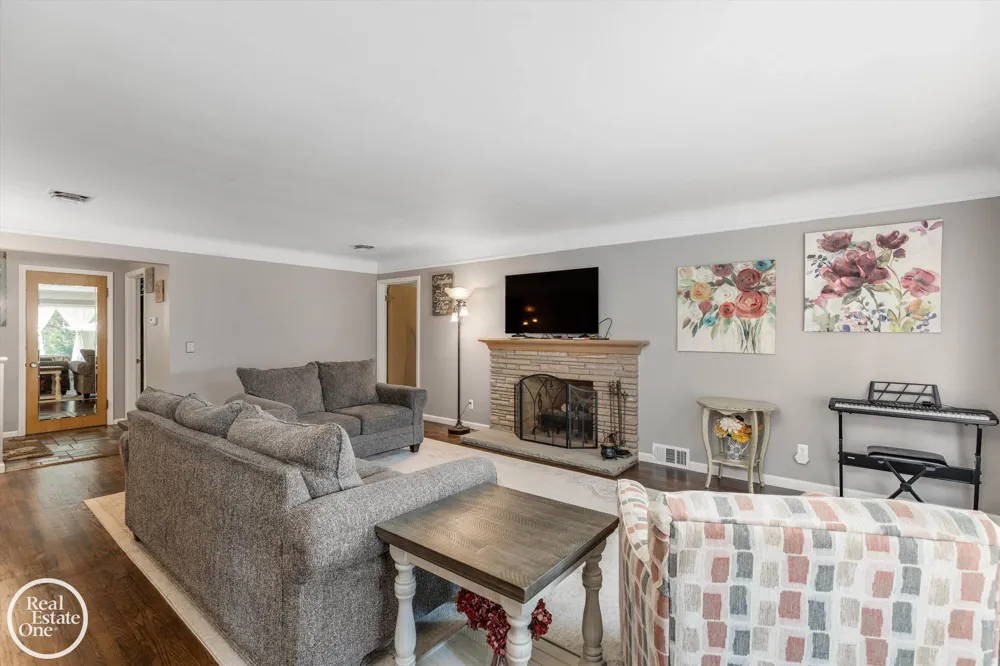 715 S Renaud Road Grosse Pointe Woods City, MI 48236