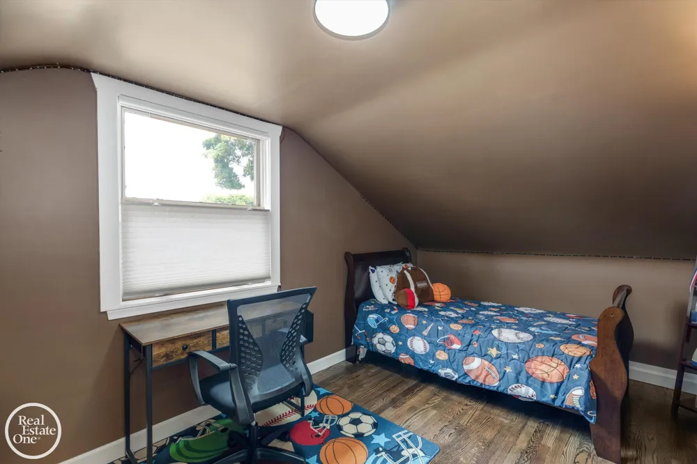 715 S Renaud Road Grosse Pointe Woods City, MI 48236