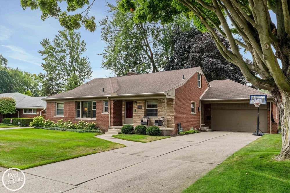 715 S Renaud Road Grosse Pointe Woods City, MI 48236