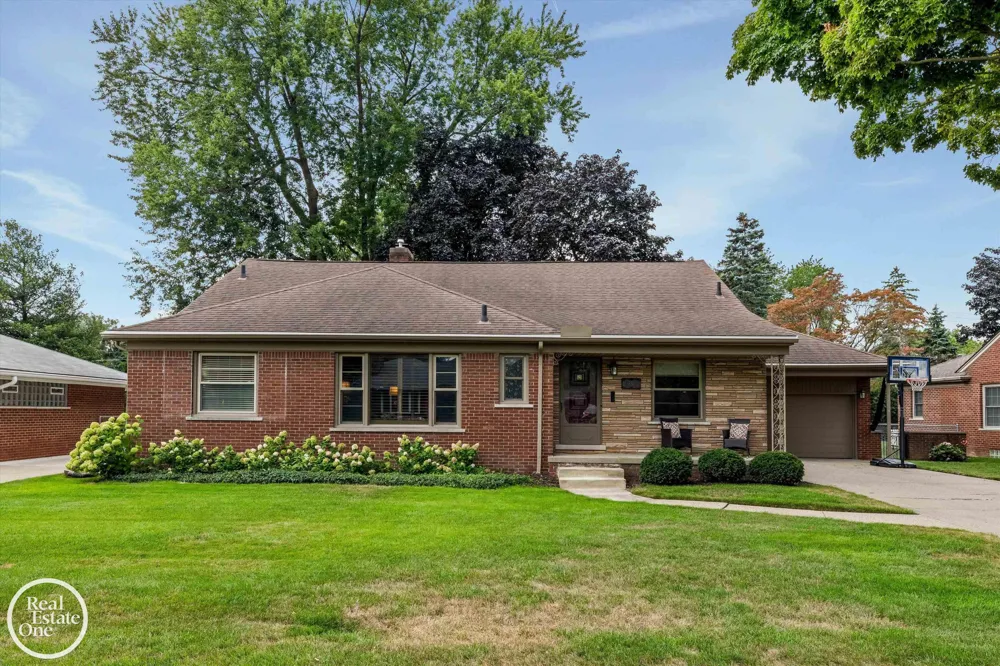715 S Renaud Road Grosse Pointe Woods City, MI 48236