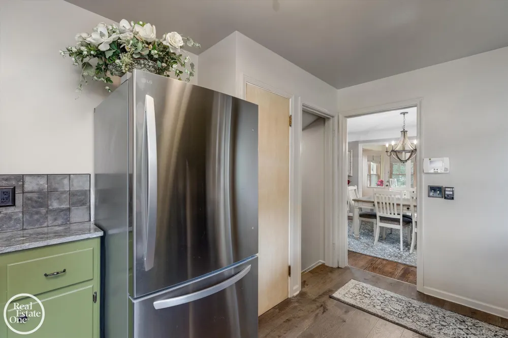 715 S Renaud Road Grosse Pointe Woods City, MI 48236