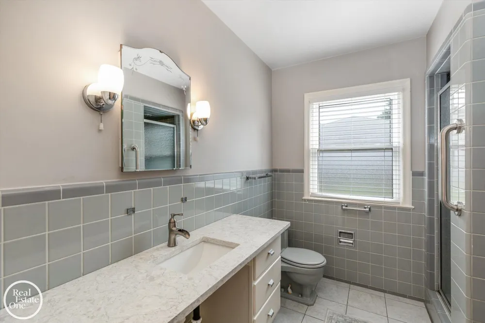 715 S Renaud Road Grosse Pointe Woods City, MI 48236
