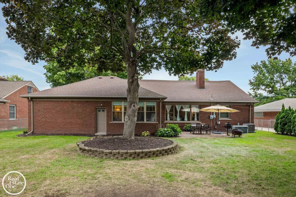 715 S Renaud Road Grosse Pointe Woods City, MI 48236