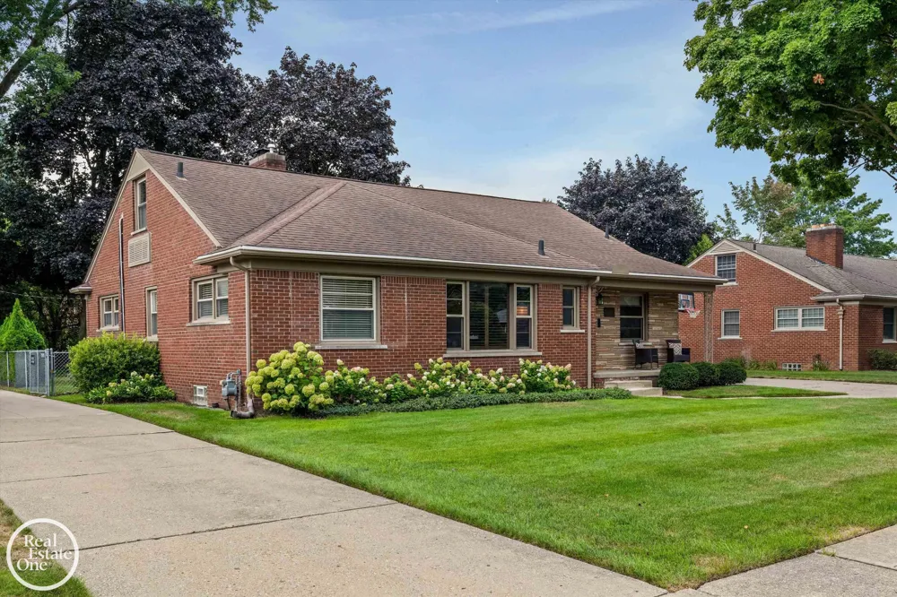 715 S Renaud Road Grosse Pointe Woods City, MI 48236